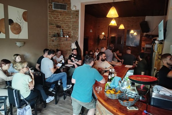Pub kviz za pomoć Maji