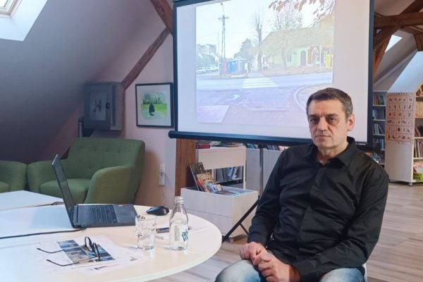 Reč na uglu sa Vladom Komaricom Milerom. Veče koje nije htelo da se završi