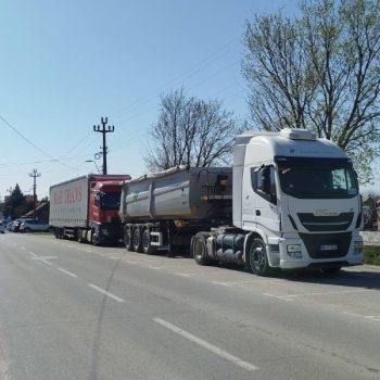 Po prijavi građana kamioni uklonjeni sa parkinga