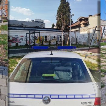 Dečije igralište: Gleda li neko u te kamere?