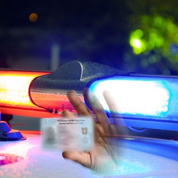 Sumnja se da je Kovinac tokom legitimisanja udario policajca