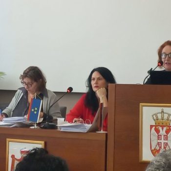 Skupština kao kontrolisani sukob: Kadija i sudi i aplaudira