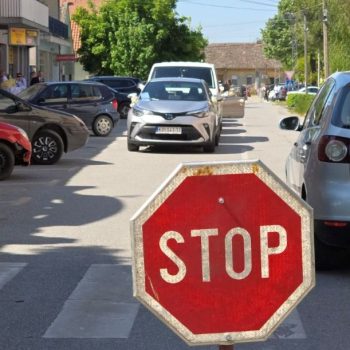 Osam sati blokade ulice kad načelnica udaje!